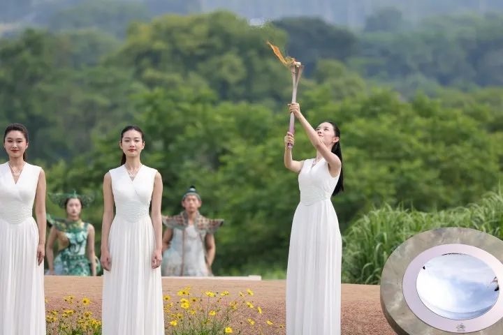 杭州亞運(yùn)會(huì)火種在良渚成功采集。記者 呂之遙 攝