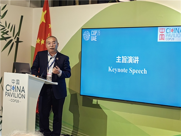 晶澳太陽能科技股份有限公司高級副總裁孫廣彬發(fā)言。COP28中國角供圖