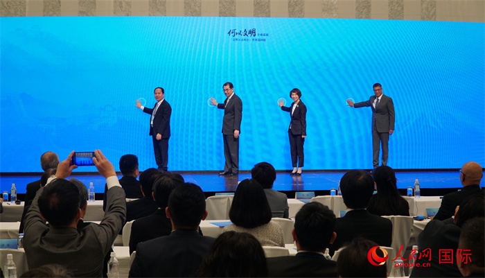 嘉賓共同啟動(dòng)“何以文明”日本特展體驗(yàn)暨2024年總臺(tái)春晚宣介區(qū)。人民網(wǎng) 蔣曉辰攝