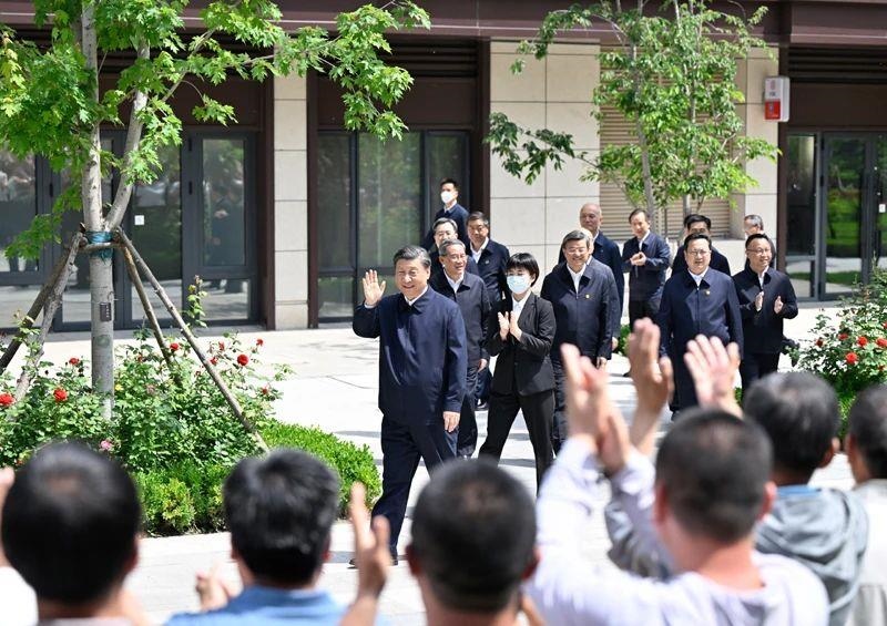 △2023年5月10日，習近平總書記在河北雄安新區(qū)容東片區(qū)南文營社區(qū)考察。