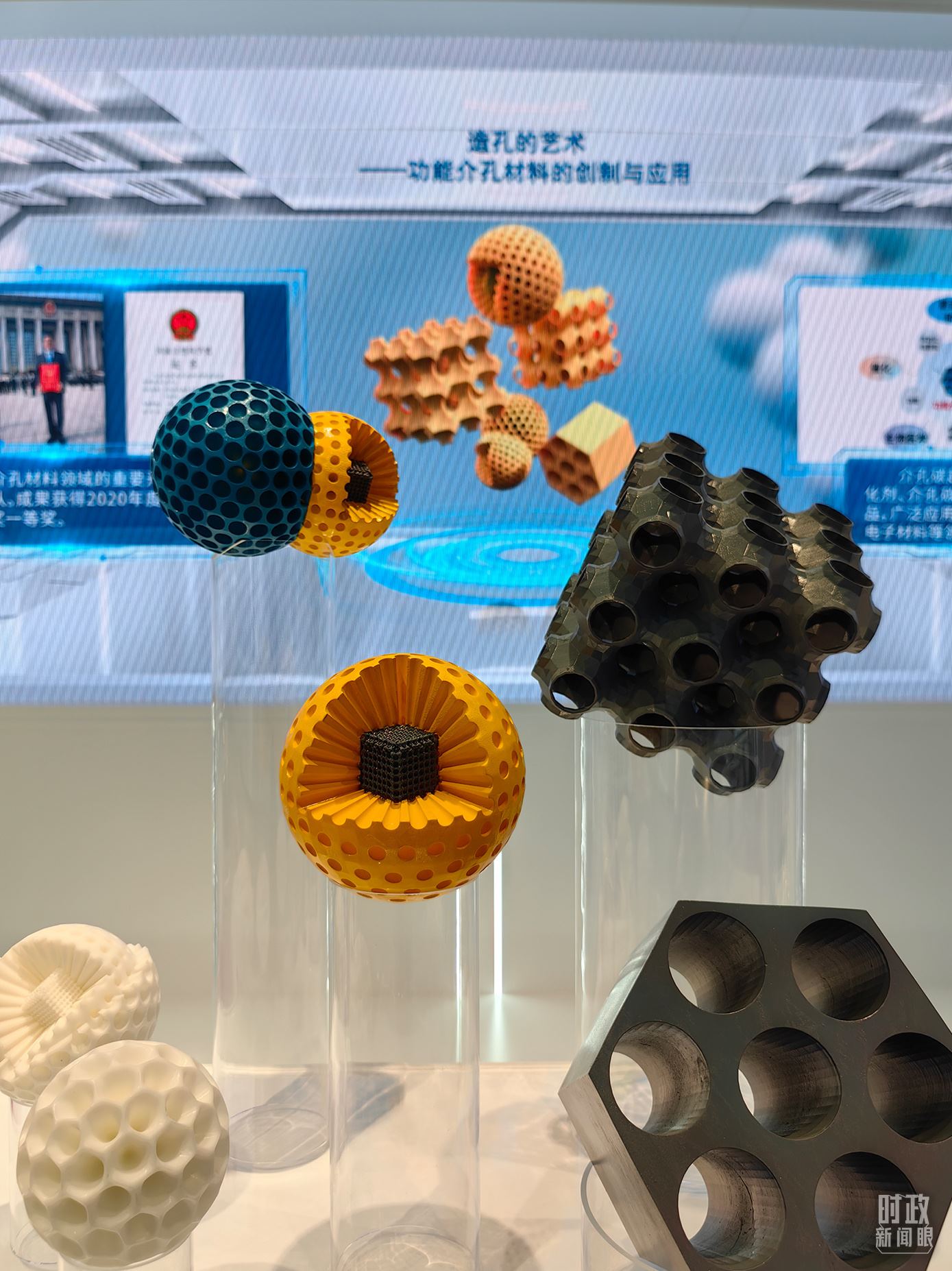 △上?？萍紕?chuàng)新成果展。（總臺央視記者段德文拍攝）