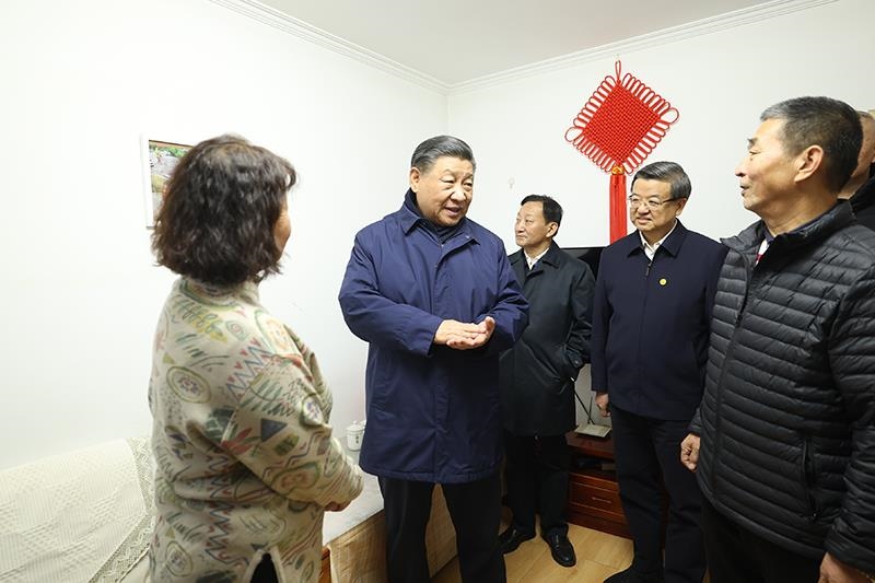 △2023年11月10日下午，習(xí)近平總書記在河北涿州市雙塔街道永濟(jì)秀園小區(qū)居民董彩英家看望慰問。