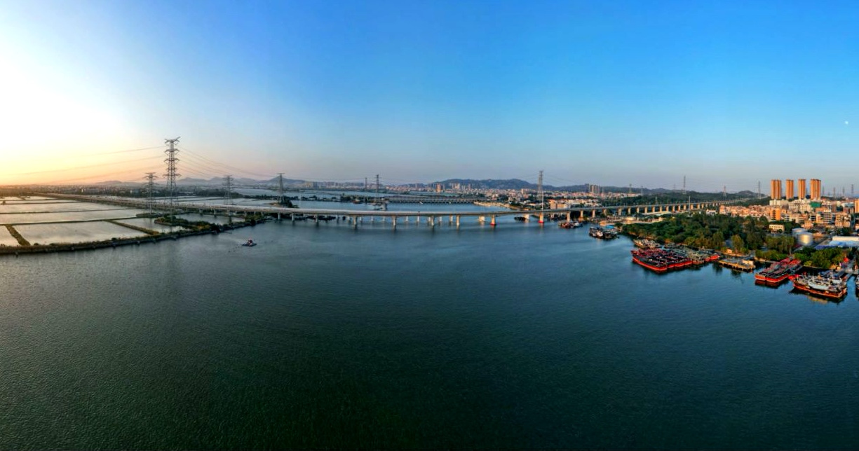 汕汕鐵路練特江大橋。國(guó)鐵集團(tuán)供圖