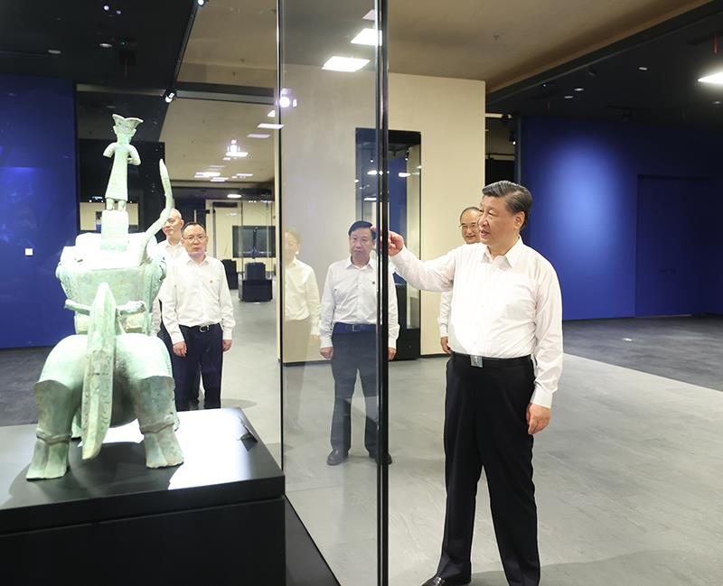 △2023年7月26日，習近平總書記在位于四川德陽市廣漢市的三星堆博物館新館參觀。