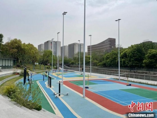 杭州余杭區(qū)一嵌入式體育場地。張煜歡 攝