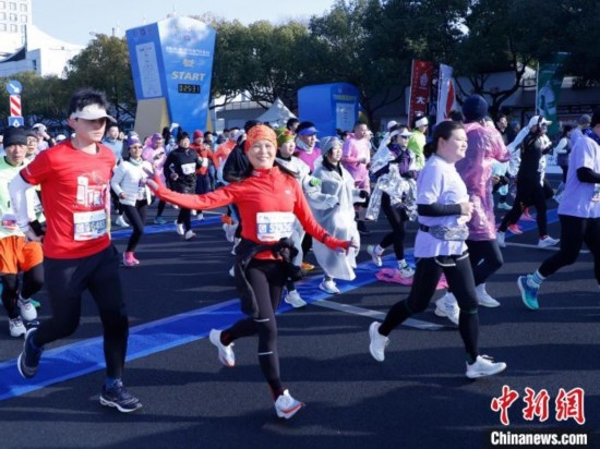 2023杭州馬拉松現(xiàn)場。肖健 攝