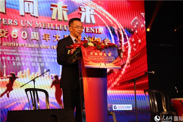 法國前總理拉法蘭出席晚會(huì)并致辭。 人民網(wǎng)記者 尚凱元 攝