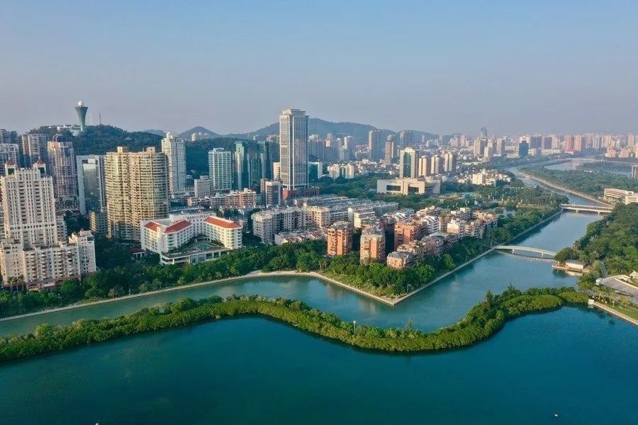 筼筜湖周邊城市景觀。新華社記者 姜克紅 攝
