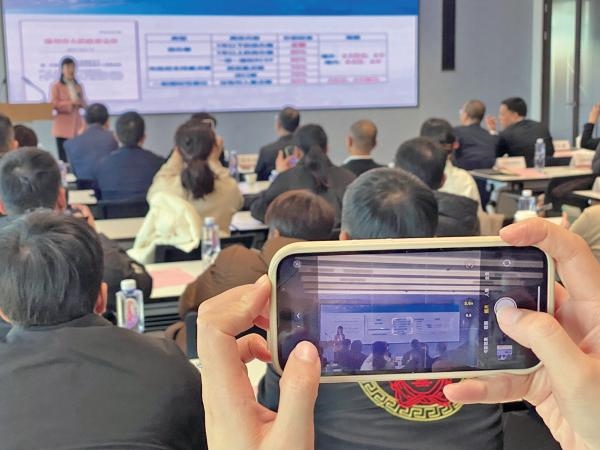 1月2日，“百團千企出海拓市場增訂單”行動啟動。蔣文廣 攝