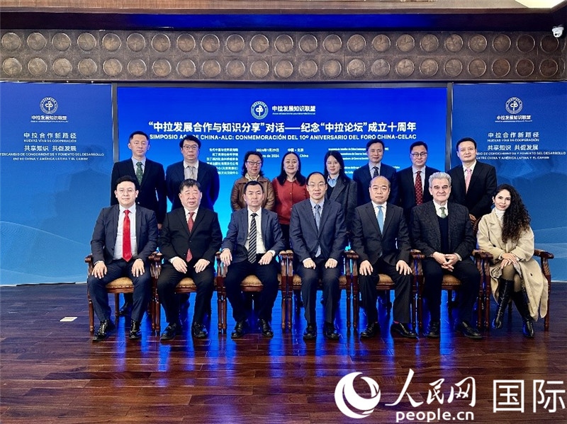 與會嘉賓合影留念。人民網(wǎng)記者 周雨攝