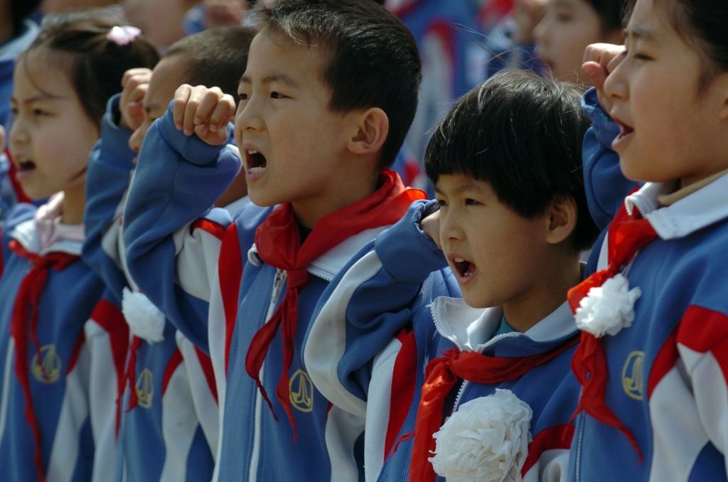 2006年4月5日，天津緣誠小學的同學們來到平津戰(zhàn)役紀念館祭奠英烈，表達對革命先烈的緬懷之情。