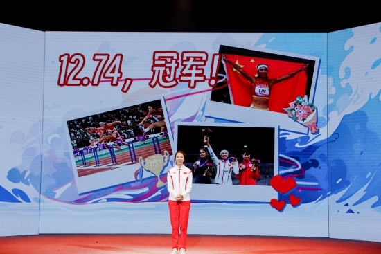 “何以中國·向海泉州”網(wǎng)絡(luò)主題活動現(xiàn)場，林雨薇講述奪冠經(jīng)歷。泉州廣播電視臺供圖