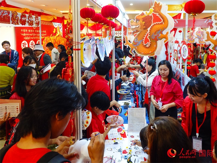 活動(dòng)現(xiàn)場(chǎng)氣氛熱烈。人民網(wǎng)記者 謝佳君攝