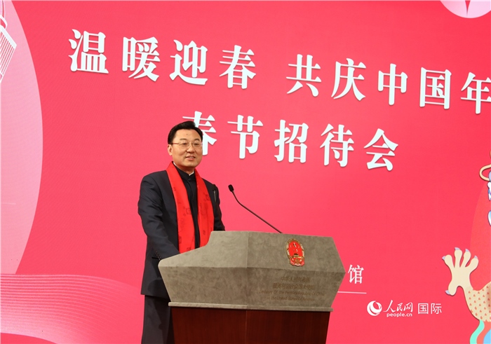 中國(guó)駐美國(guó)大使謝鋒發(fā)表致辭，向全體在美同胞致以親切問候。人民網(wǎng)記者 李志偉攝