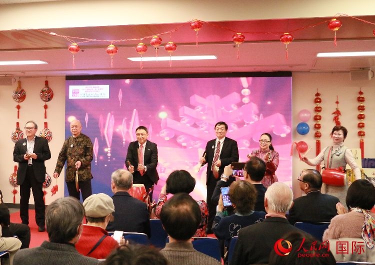打擊樂合奏《春節(jié)序曲》。人民網(wǎng) 許可攝