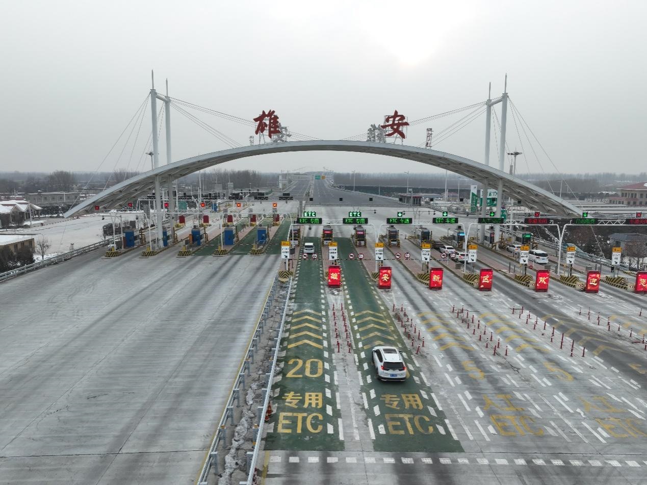京雄高速全線正式實現(xiàn)通車運營。人民網記者 李兆民攝