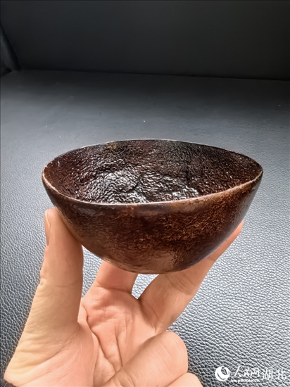 用橘子皮制成的碗。人民網(wǎng)記者 周雯攝