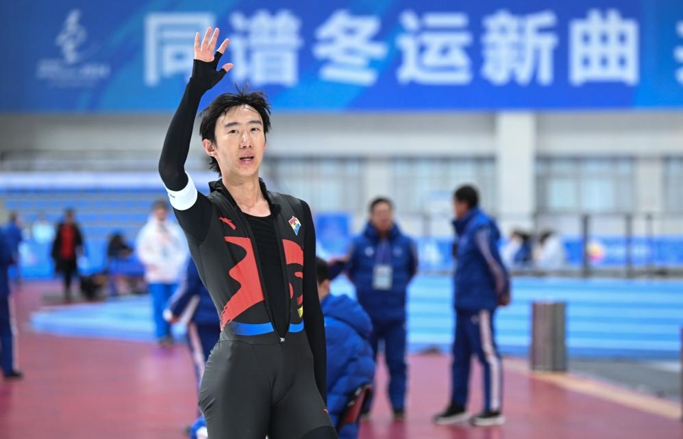 遼寧隊(duì)選手吳宇在第十四屆全國(guó)冬季運(yùn)動(dòng)會(huì)速度滑冰男子10000米A組決賽中奪冠，并打破由他本人保持的全國(guó)紀(jì)錄（2024年1月14日攝）。新華社記者 連振 攝
