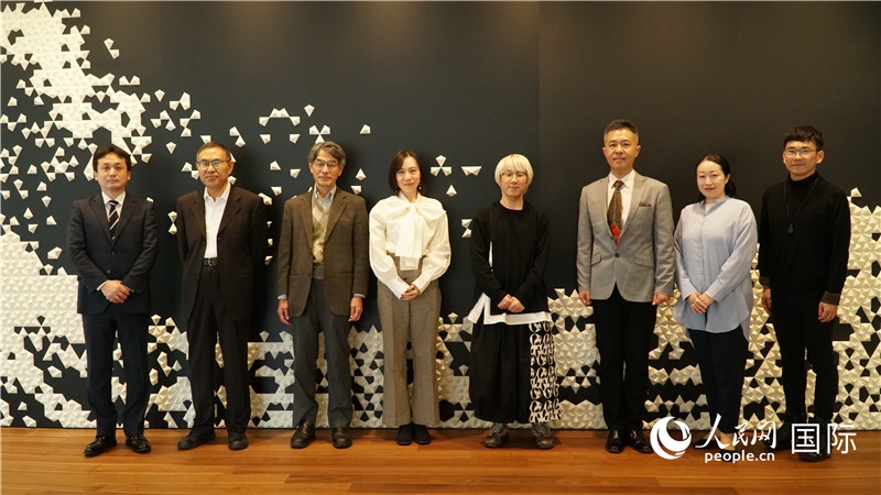 主辦方與嘉賓合影。人民網(wǎng) 蔣曉辰攝