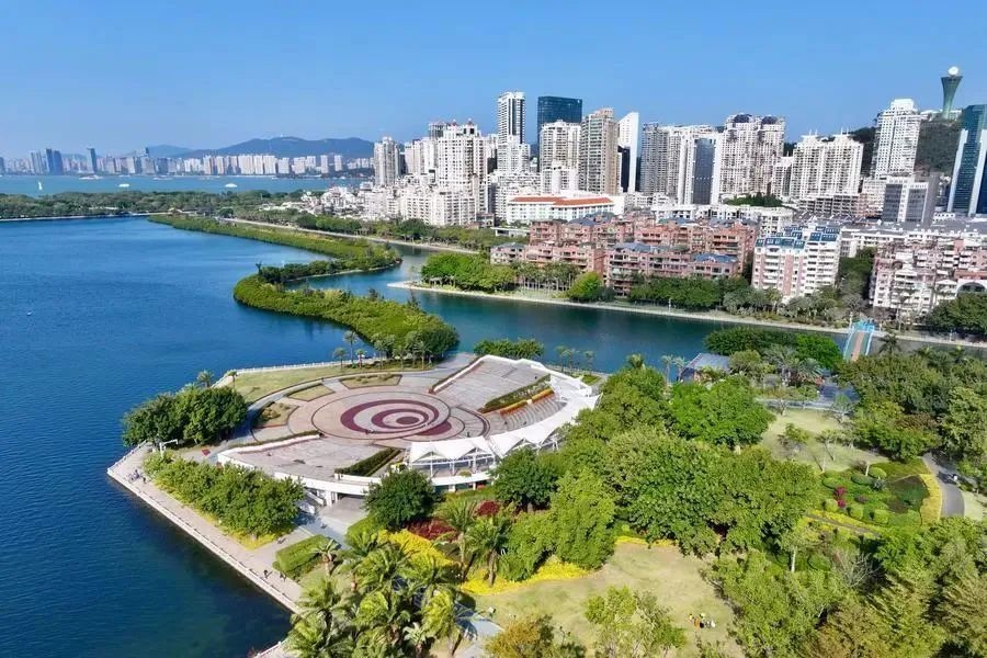 △1月24日，廈門筼筜湖白鷺洲公園及周邊城市景觀。