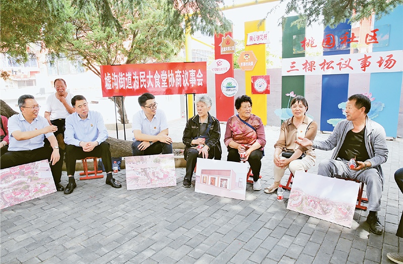 2023年6月2日，江蘇省連云港市連云區(qū)政協(xié)工委在墟溝街道桃園社區(qū)舉行“有事好商量”協(xié)商議事會。 人民圖片 朱華南/攝