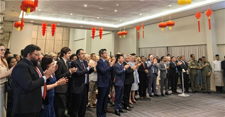 當(dāng)?shù)貢r間3月27日，中國駐累西腓新任總領(lǐng)事蘭和平舉行到任招待會。圖為招待會現(xiàn)場。中國駐累西腓總領(lǐng)事館供圖