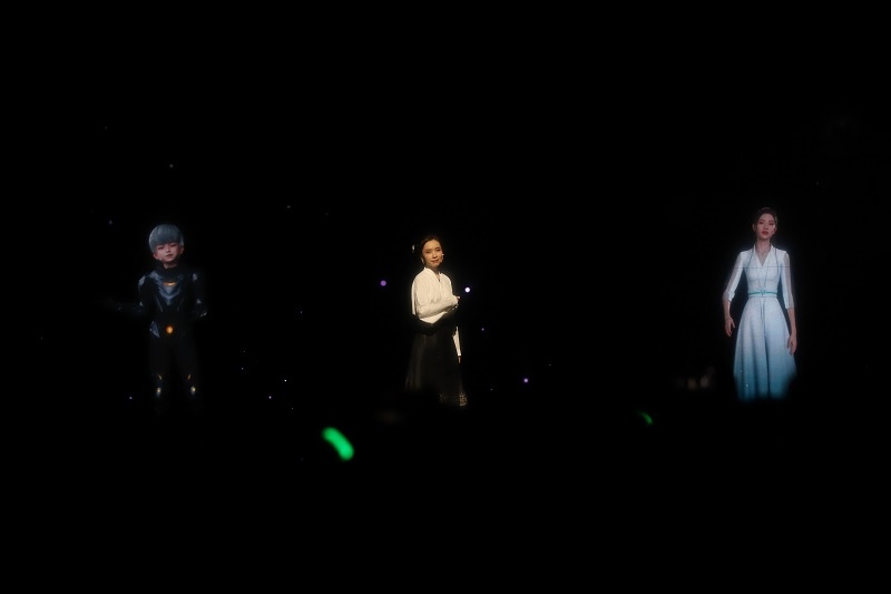 開場(chǎng)節(jié)目表演《彩云之南》。圖片來源：人民視頻