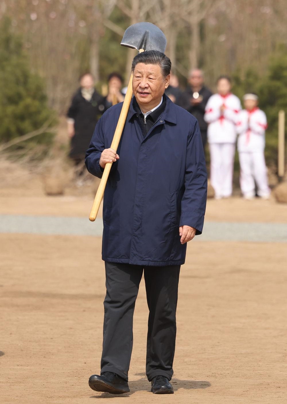 △2024年4月3日，習(xí)近平總書記來到北京市通州區(qū)潞城鎮(zhèn)參加首都義務(wù)植樹活動(dòng)。