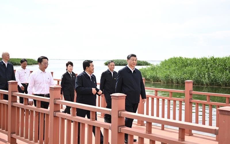 △2023年6月5日，習(xí)近平總書記在烏梁素海考察。