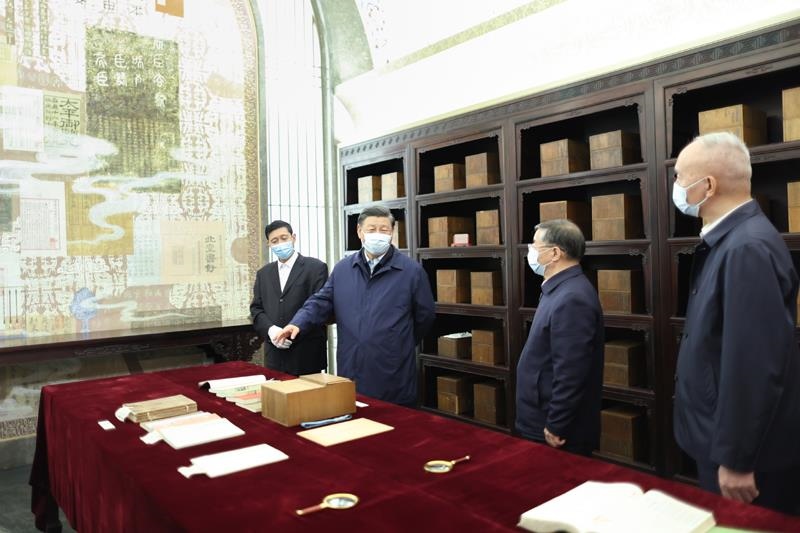 △2023年6月2日，習(xí)近平總書記出席文化傳承發(fā)展座談會并發(fā)表重要講話。這是座談會召開的前一天，總書記在中國國家版本館考察。