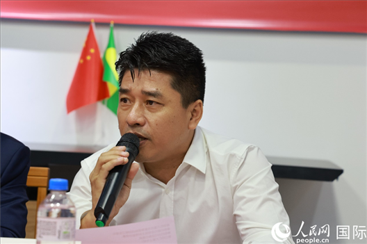 巴西中國浙江商會會長鄭俠茂在座談會上致辭。人民網(wǎng)記者 陳海琪攝