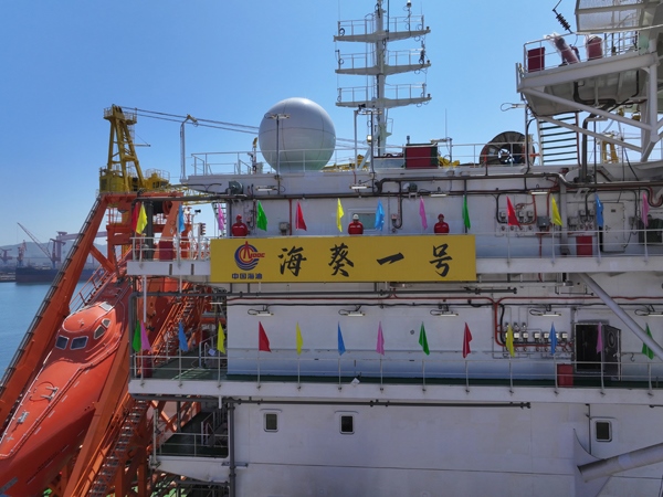 亞洲首艘圓筒型FPSO“海葵一號”建造完工。韓慶攝