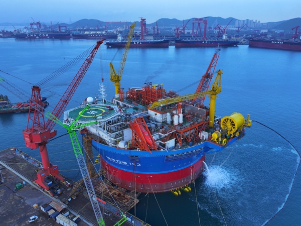 亞洲首艘圓筒型FPSO“海葵一號”建造完工。韓慶攝