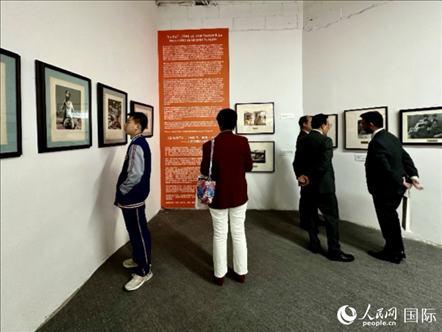 “與中國結(jié)緣：智利畫家何塞·萬徒勒里誕辰100周年”展覽在京舉行。人民網(wǎng)記者 周雨攝