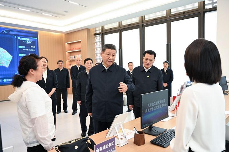 2024年4月22日下午，習近平總書記在重慶市九龍坡區(qū)謝家灣街道民主村社區(qū)考察。
