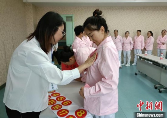 寧夏開展全國孤殘兒童護理員高級技師、技師職業(yè)技能等級認定工作。寧夏民政廳 供圖