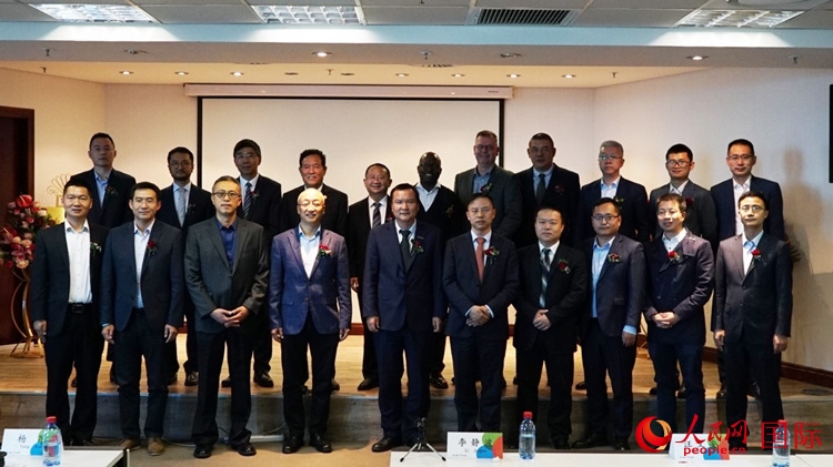 與會嘉賓合影。人民網(wǎng) 劉暢攝