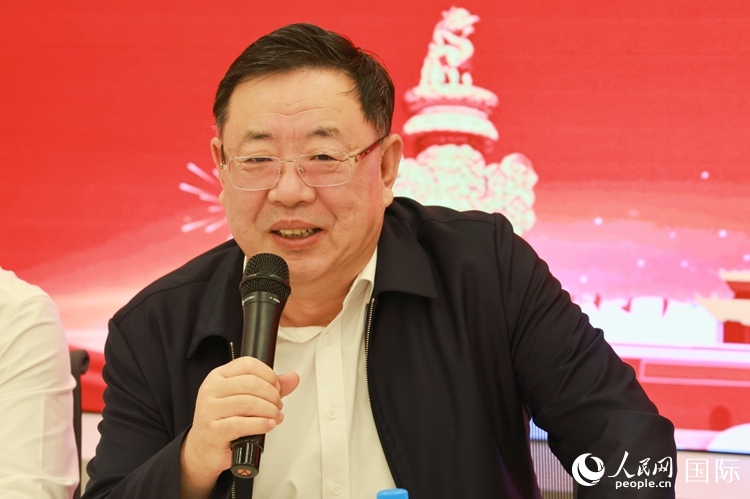 山東省泰安市委書記、市人大常委會主任楊洪濤在座談會上致辭。人民網(wǎng)記者 陳海琪攝