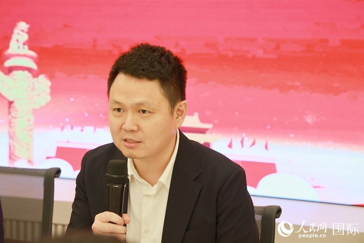 中國駐里約熱內(nèi)盧總領(lǐng)館副總領(lǐng)事王尉育在座談會上致辭。人民網(wǎng)記者 陳海琪攝