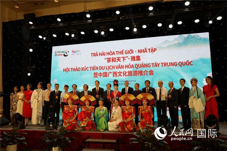 中越兩國嘉賓合影留念。人民網(wǎng)記者楊曄攝