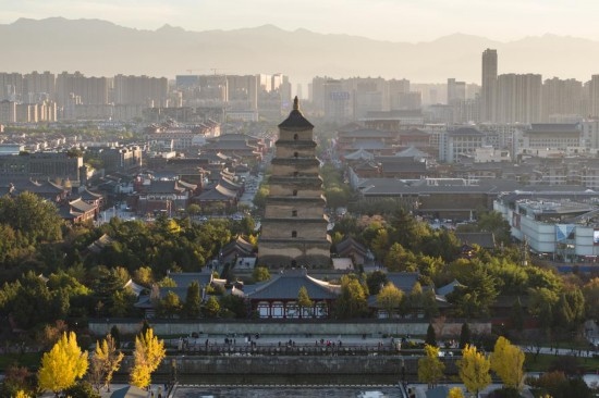 西安大雁塔景色（2023年11月17日攝，無(wú)人機(jī)照片）。新華社記者 邵瑞 攝