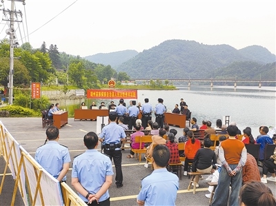 庭審現(xiàn)場。