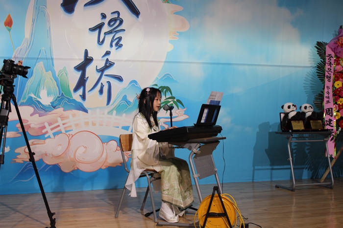 參賽選手在比賽中進行中華才藝展示。