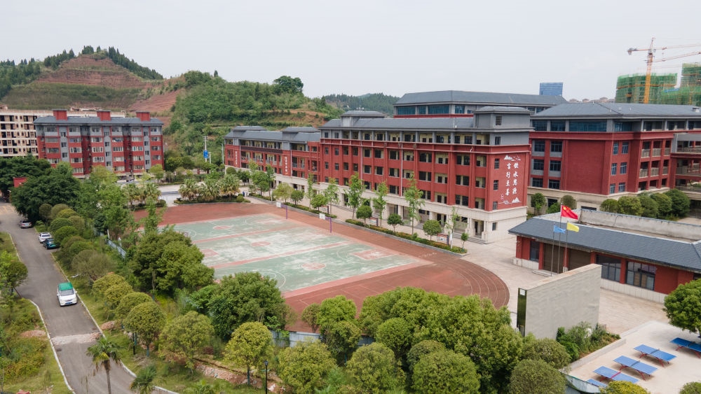 這是5月31日拍攝的之江小學校園（無人機照片）。新華社記者 胥冰潔 攝