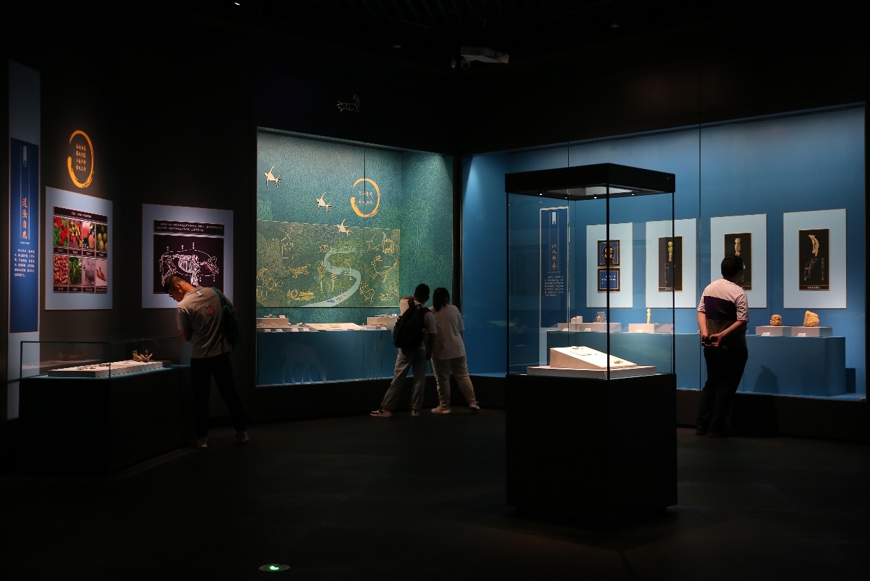 觀眾正在參觀展覽。國家文物局供圖