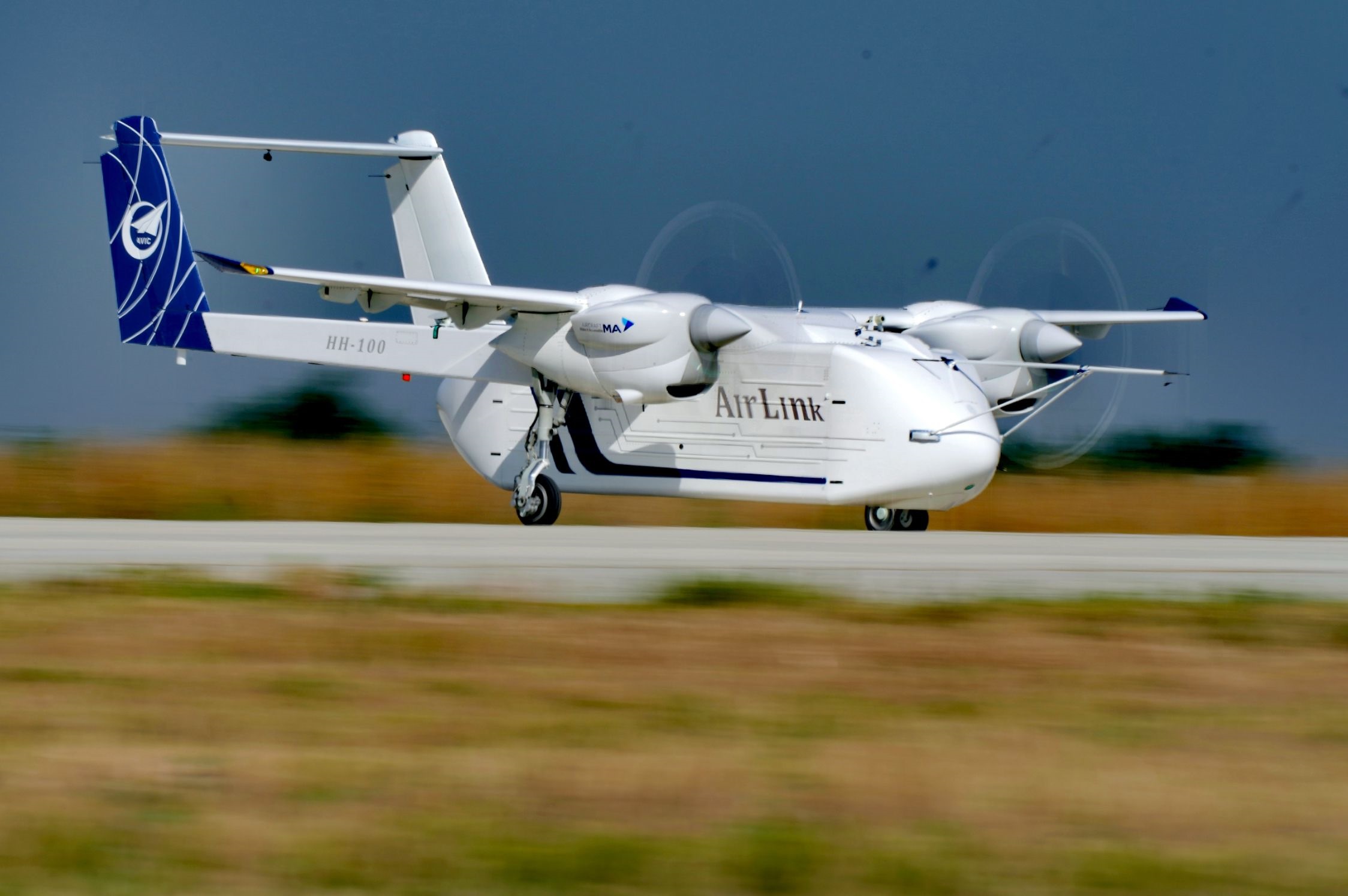 △2024年6月12日，HH-100航空商用無(wú)人運(yùn)輸系統(tǒng)驗(yàn)證機(jī)在西安藍(lán)田通用機(jī)場(chǎng)首飛成功。
