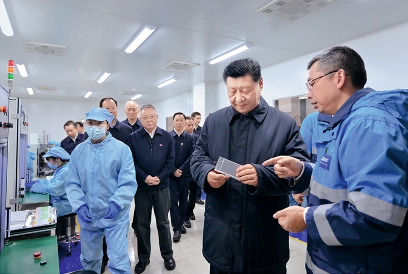 2024年3月18日至21日，中共中央總書記、國家主席、中央軍委主席習(xí)近平在湖南考察。這是18日下午，習(xí)近平在中德合資企業(yè)巴斯夫杉杉電池材料有限公司考察。 新華社記者 謝環(huán)馳/攝