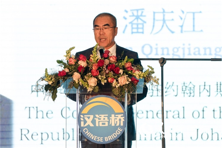 潘慶江總領(lǐng)事致辭。人民日?qǐng)?bào)非洲中心分社 希拉茲·莫林?jǐn)z