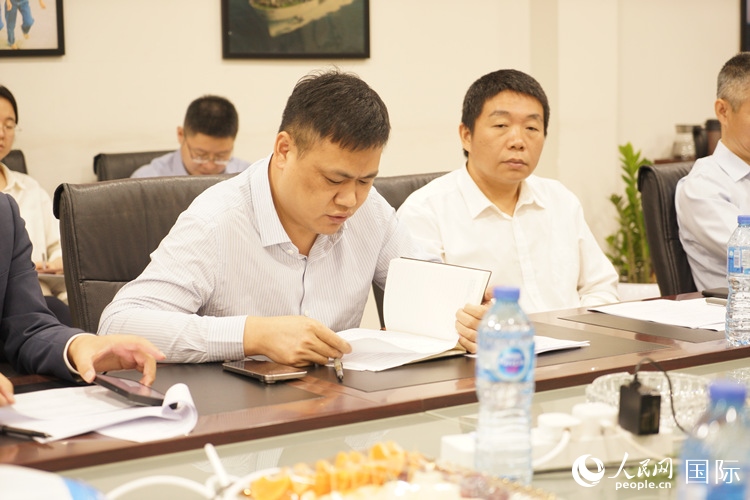 新當(dāng)選尼日利亞中國礦業(yè)聯(lián)合會會長中國和聯(lián)公司董事長李輝發(fā)言。人民網(wǎng)記者 姜宣攝