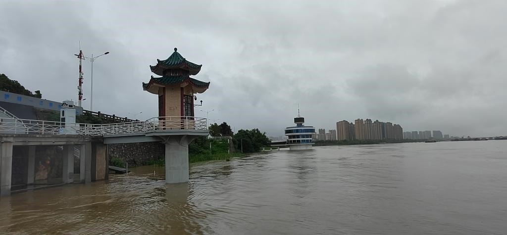 圖為洞庭湖的標(biāo)志性水文站城陵磯站，也被稱為洞庭湖及長(zhǎng)江流域水情“晴雨表”。（湖南省洞庭湖水利事務(wù)中心供圖）